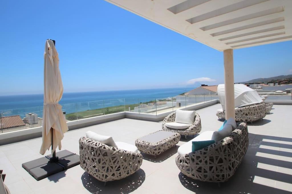 Luxurious Penthouse With Huge Panoramic Terrace Appartement San Roque  Buitenkant foto