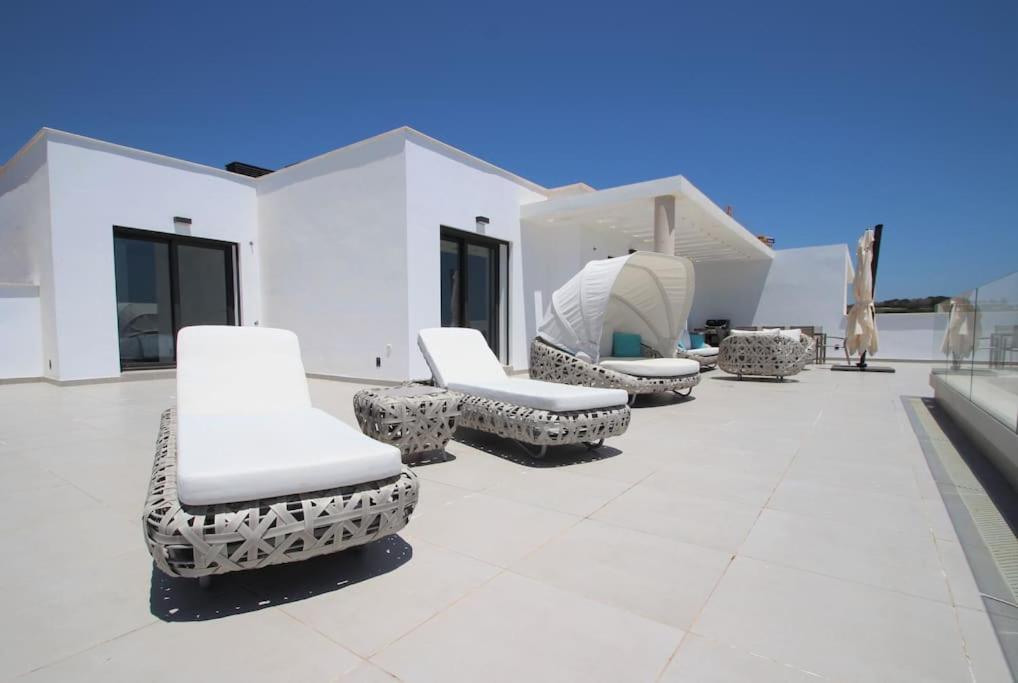 Luxurious Penthouse With Huge Panoramic Terrace Appartement San Roque  Buitenkant foto