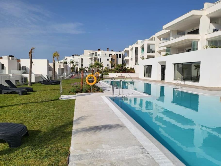 Luxurious Penthouse With Huge Panoramic Terrace Appartement San Roque  Buitenkant foto