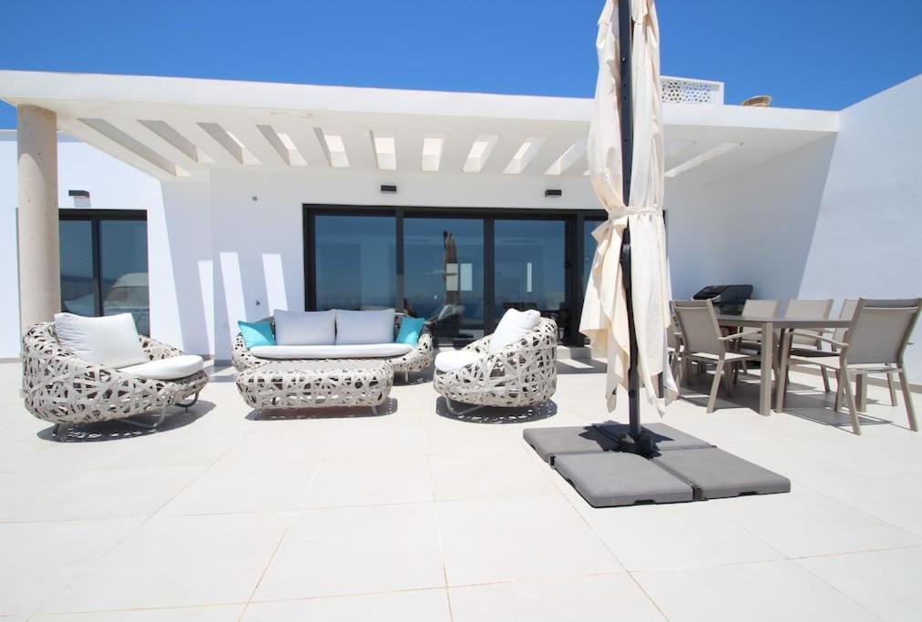 Luxurious Penthouse With Huge Panoramic Terrace Appartement San Roque  Buitenkant foto